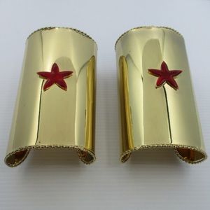 WONDER WOMAN Faux Gold Red Star Costume Wrist Cuffs Gauntlets Bracelets Arm Band